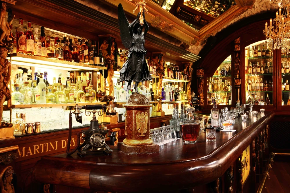 Black Anegl´s bar interior